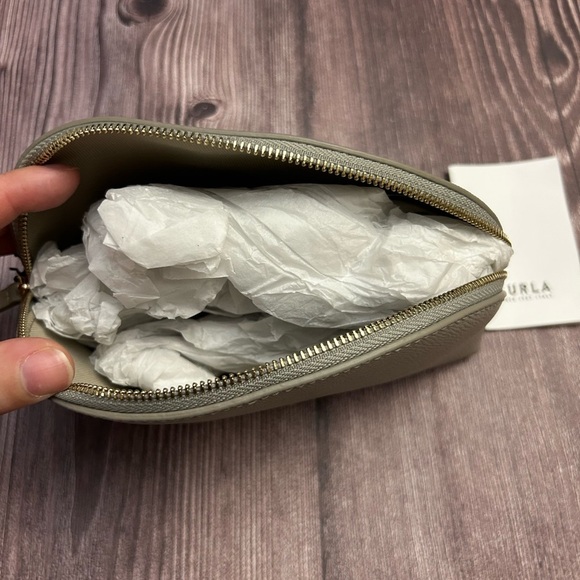 Furla Women's Cosmetic Case NWT - Picture 6 of 6